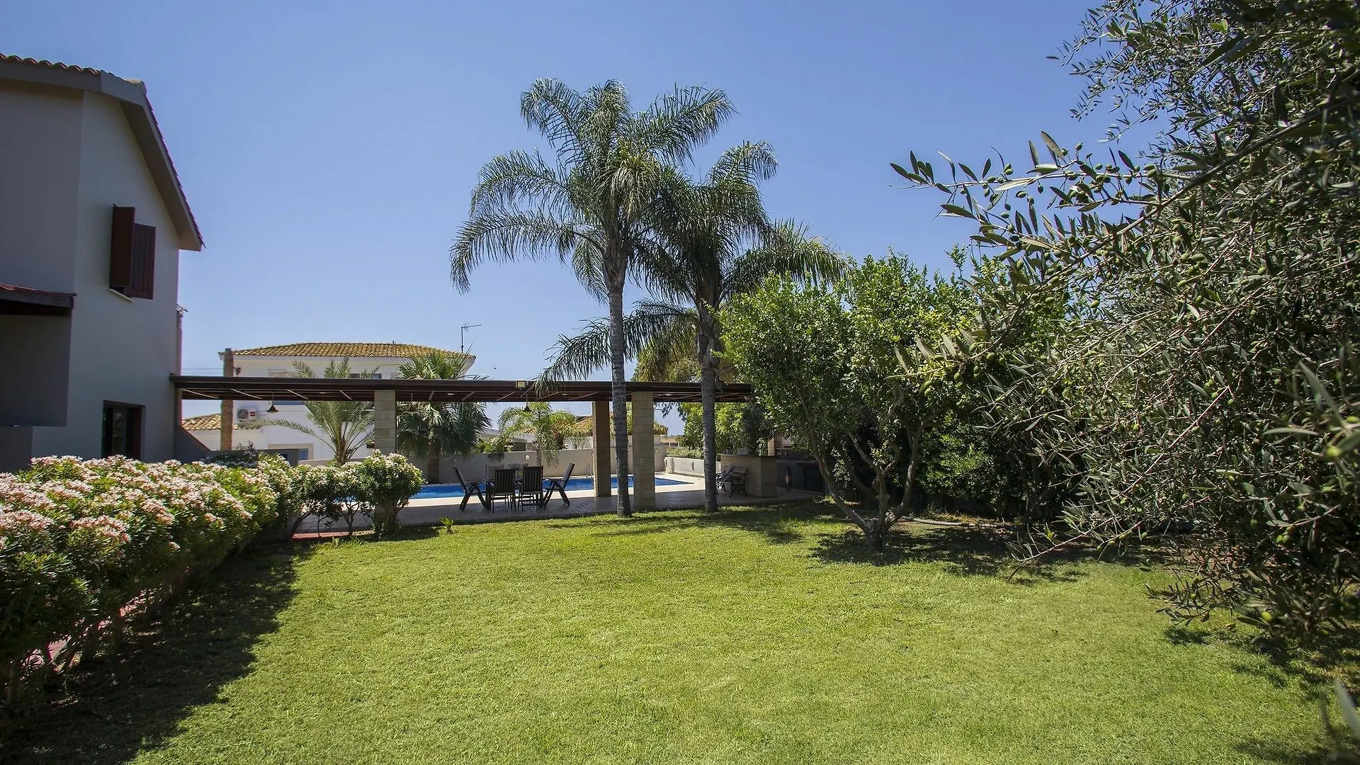 Ayia Napa Villa Magnolia  アヤナパ